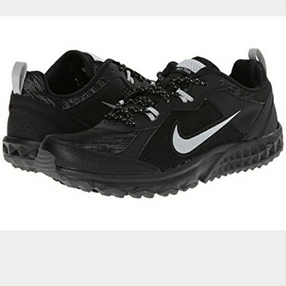 NIB Nike Wild Trail Black & Gray Running Sneakers